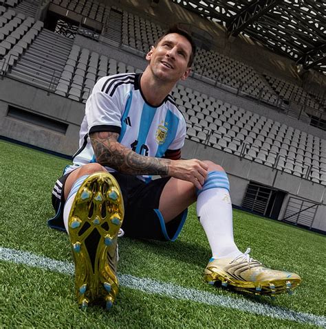 what boots does messi wear.